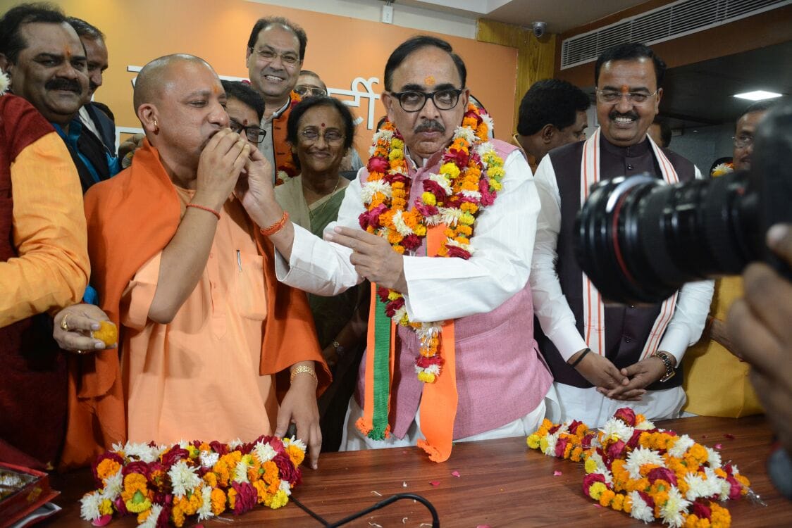 yogi adityanath and BJP celebrate win in nagar nikay election 2017.