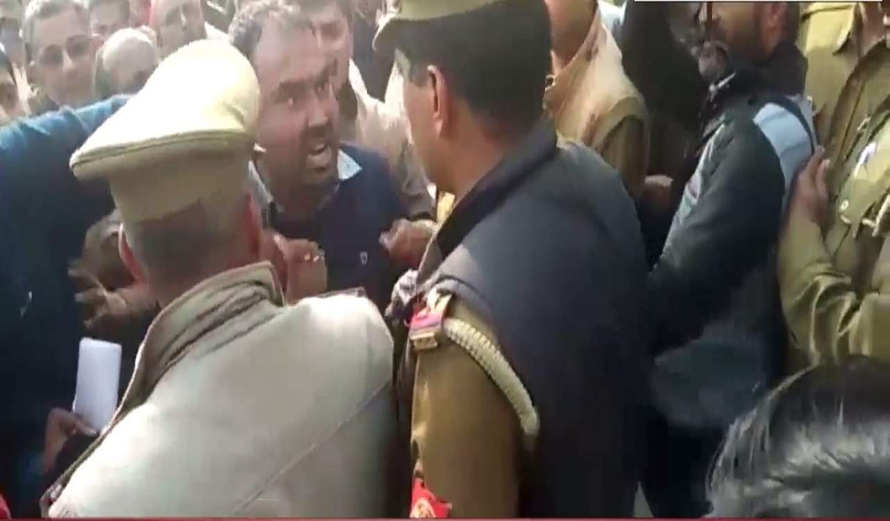 देवरिया लाठीचार्ज