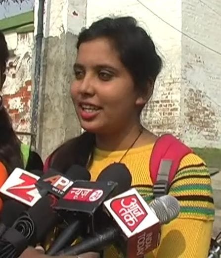बहादुर बेटी ने मोबाइल छीनकर भाग रहे बदमाश को पकड़ा