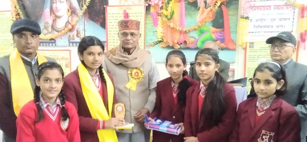 एकल गायन प्रतियोगिता में क्रिशिता दूसरे स्थान पर