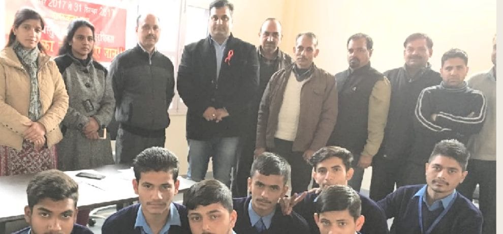 प्रश्नोत्तरी प्रतियोगिता में अभिनय शर्मा प्रथम