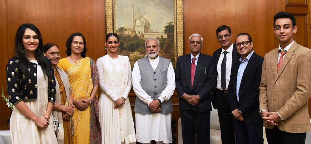 PM modi meets manushi chhillar and said India needs better quality of medical education