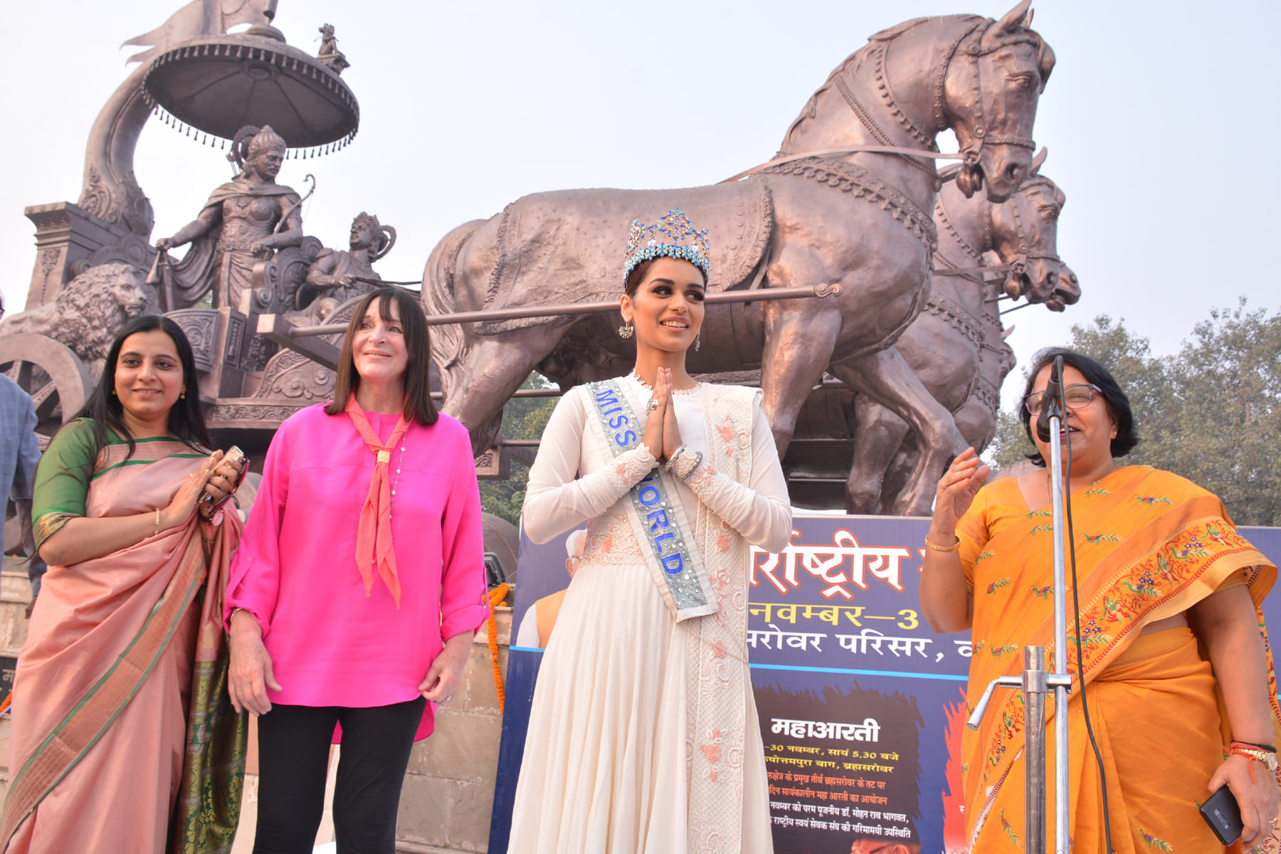 miss world manushi chhillar not willing for bollywood