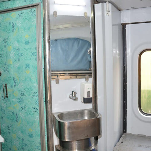 indian Railway gives new look to rajdhani express coaches under its Swarna project