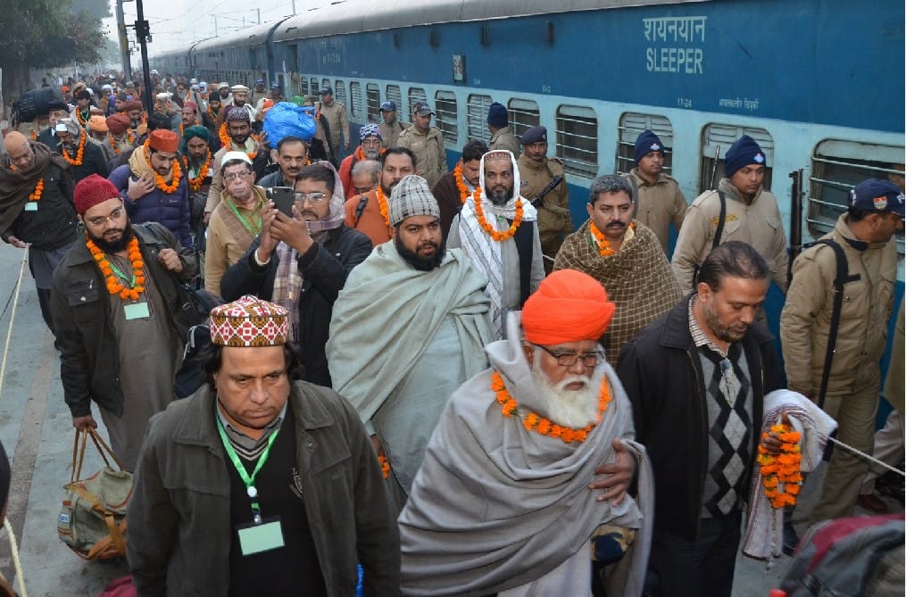 pakistani zayreen praised about indian peoples in roorkee