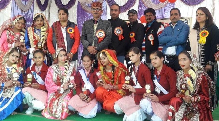 चाह का डोहरा स्कूल के मेधावी सम्मानित