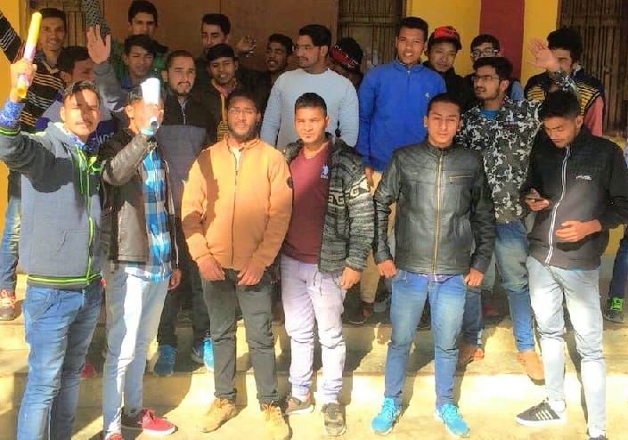 Failure to overcome the flaws of exam results, the students of the lockout