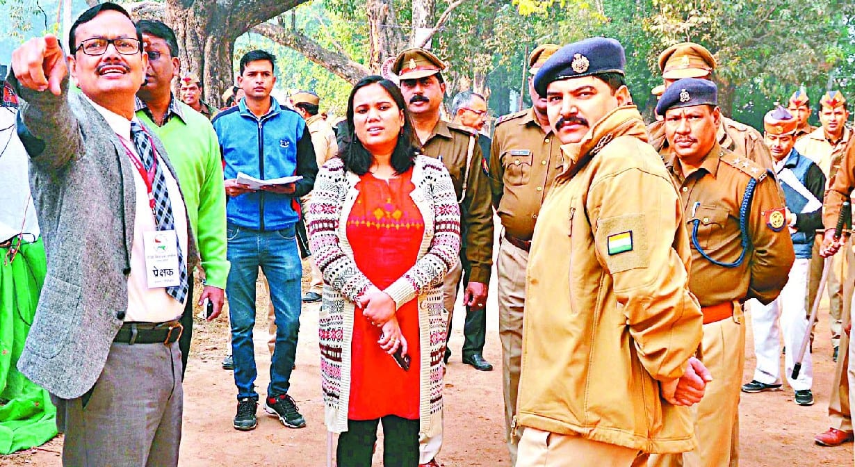 जीत के जश्न पर पाबंदी, समर्थकों को खदेड़ती रही पुलिस