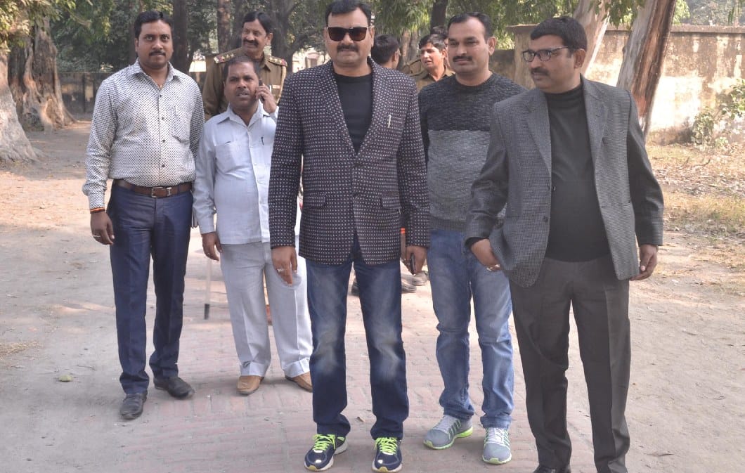खड़ी रही फोर्स, मतगणना स्थल के भीतर आ गए विधायक