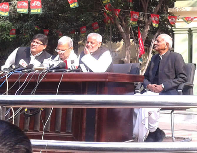 samajwadi party conducted a press conference on local body election