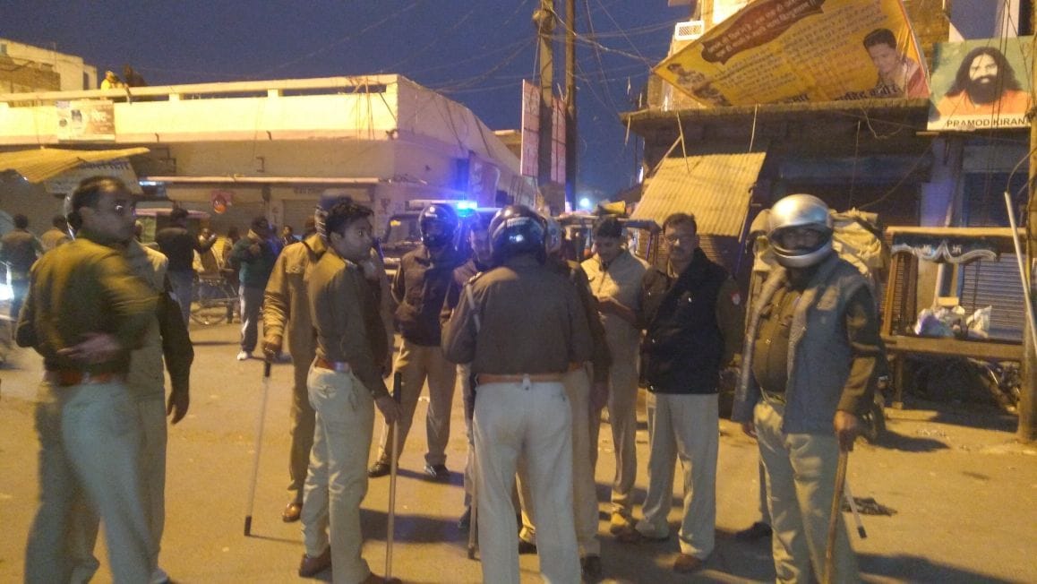 बवाल के बाद दुकानों के शटर गिरे
