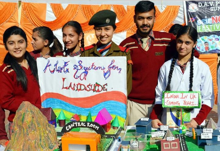 डीएवी स्कूल सुंदरनगर में लगाई विज्ञान प्रदर्शनी