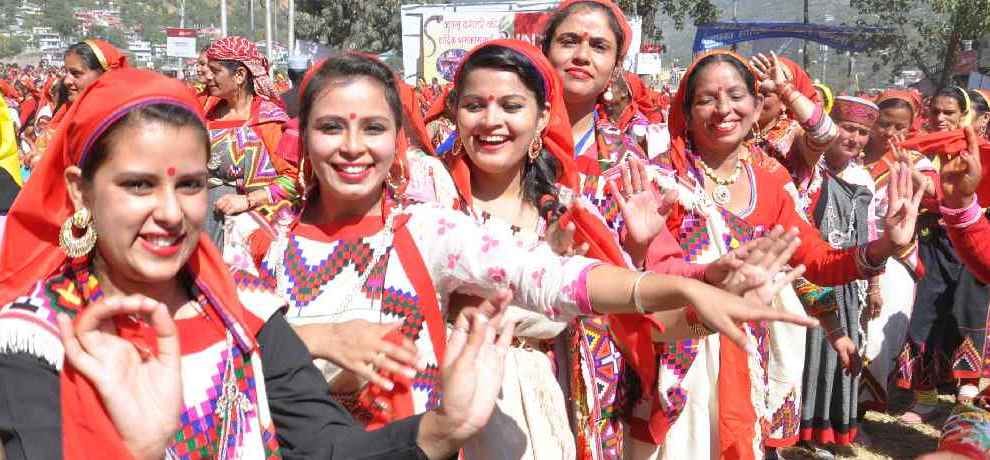 नववर्ष और क्रिसमस की तैयारियों में जुटे होटलियर