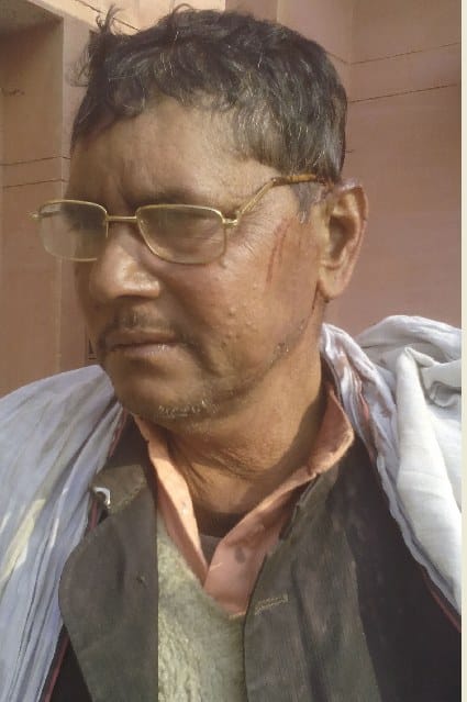 दबंगों ने ढहाया मकान, दलितों को खदेड़ा