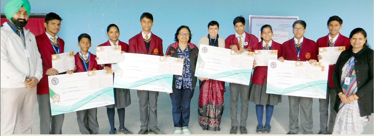 पीलीभीत के मेधावियों ने लखनऊ में जमाई धाक, जीते कैश अवार्ड