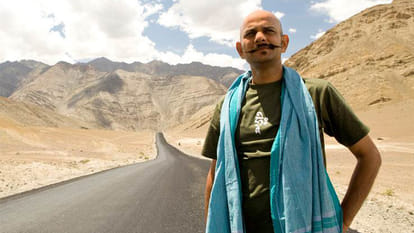 film director vijay krishna acharya Thugs of Hindostan will release on 2018
