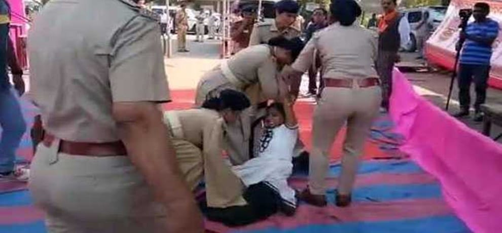 martyr daughter dragged out of Gujarat CM vijay rupani rally watch video