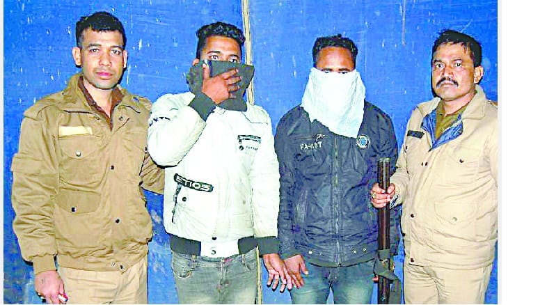 Security guards beaten and guns and cartridges  were looted