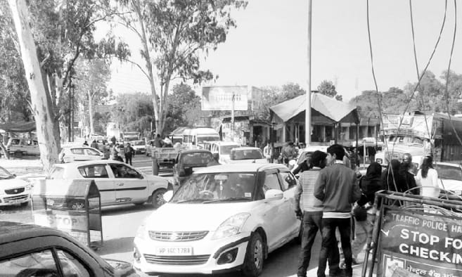 दिनभर बिजली गुल, बार-बार जाम से हाल बेहाल