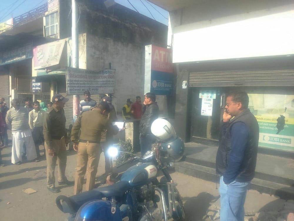 Robbers broke bank ATM
