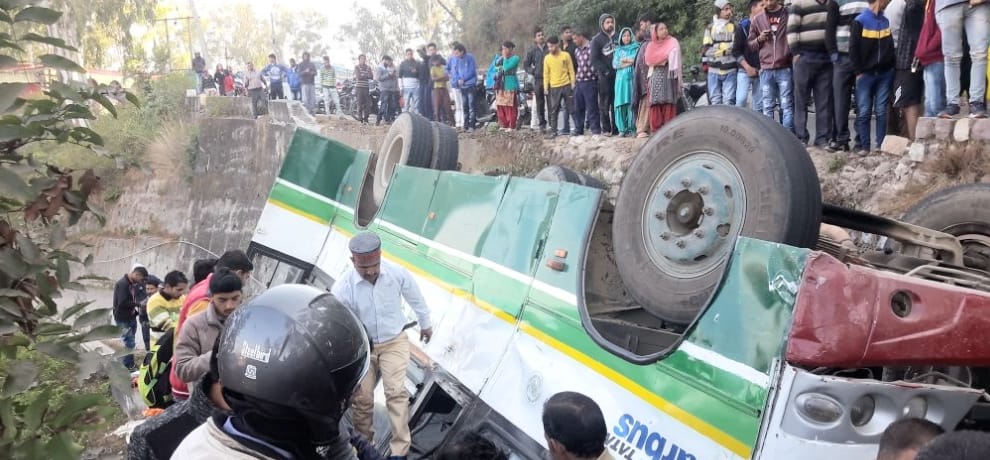 photos of nurpur hrtc bus accident 