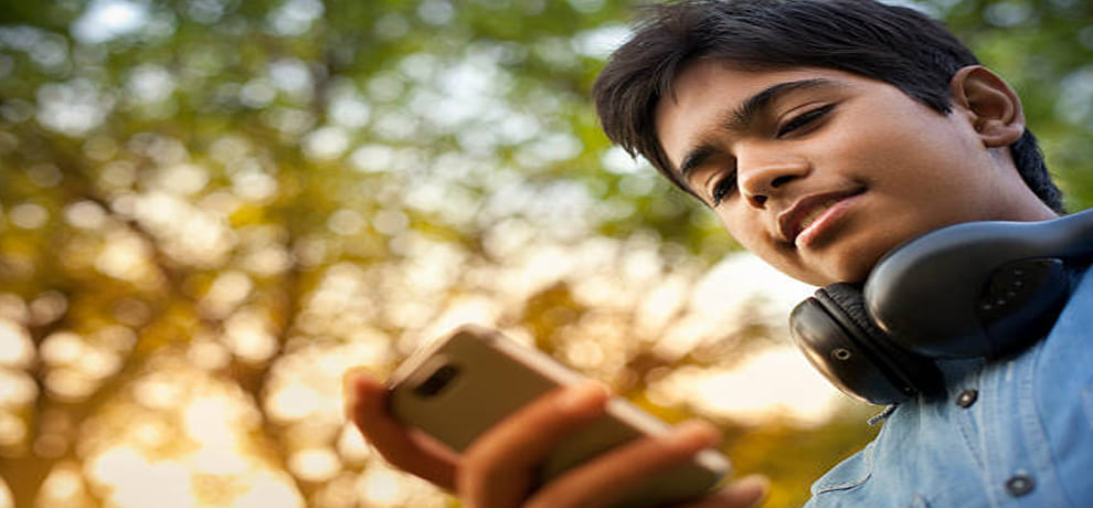 overuse of mobile is dangerous for your eyes