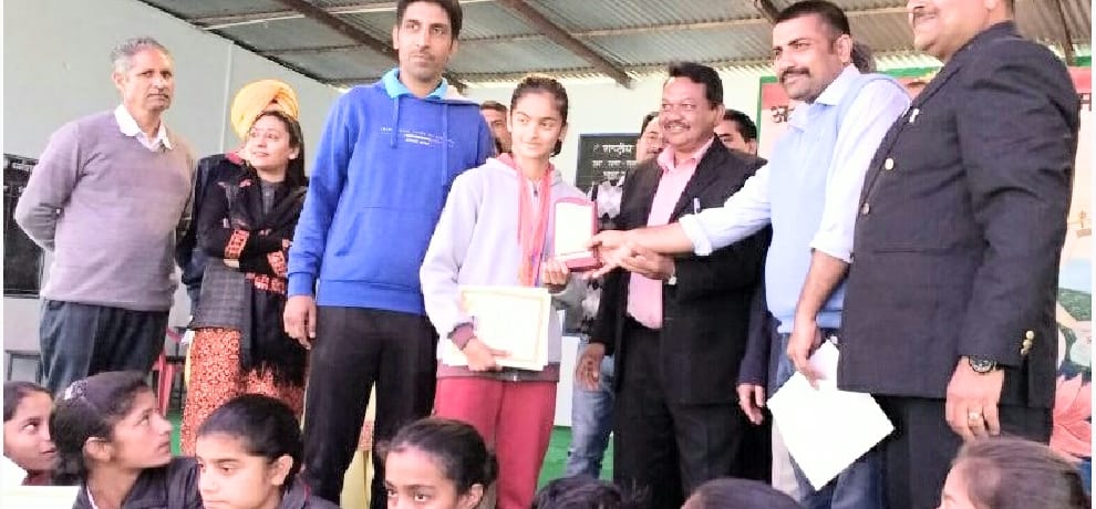 divya of hamirpur won state level athletics championship