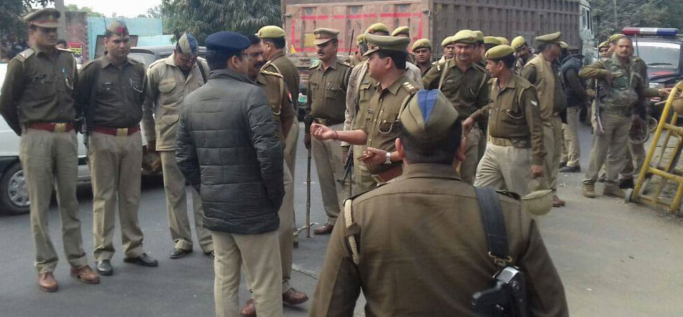 encounter with suspected terrorist and police in ghaziabad