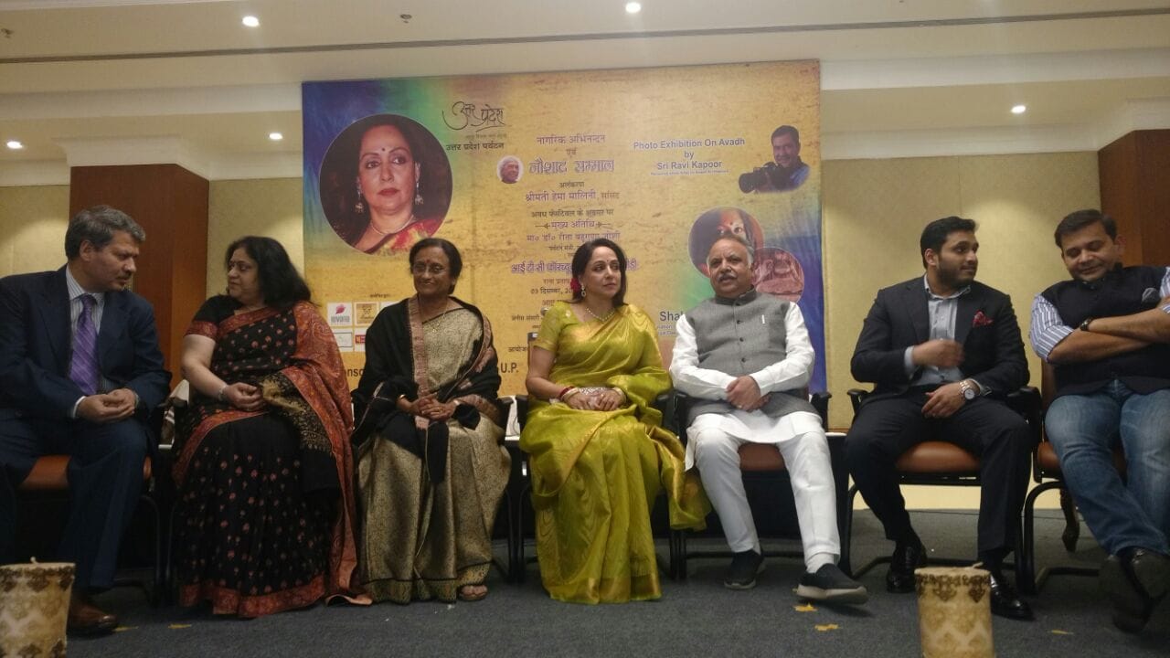  hema malini honoured by naushad award in Lucknow.