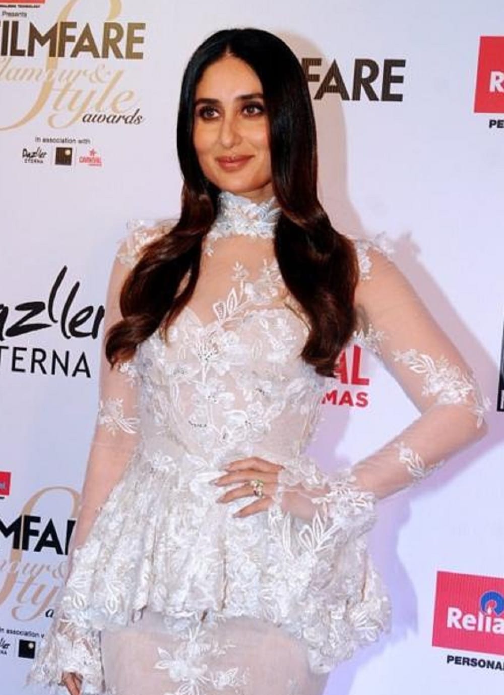 Alia bhatt with katrina and sonam kapoor looks stunning in filmfare glamour and style award