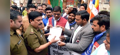 people protested outside kumar vishwas's home for a bad comment on ambedkar
