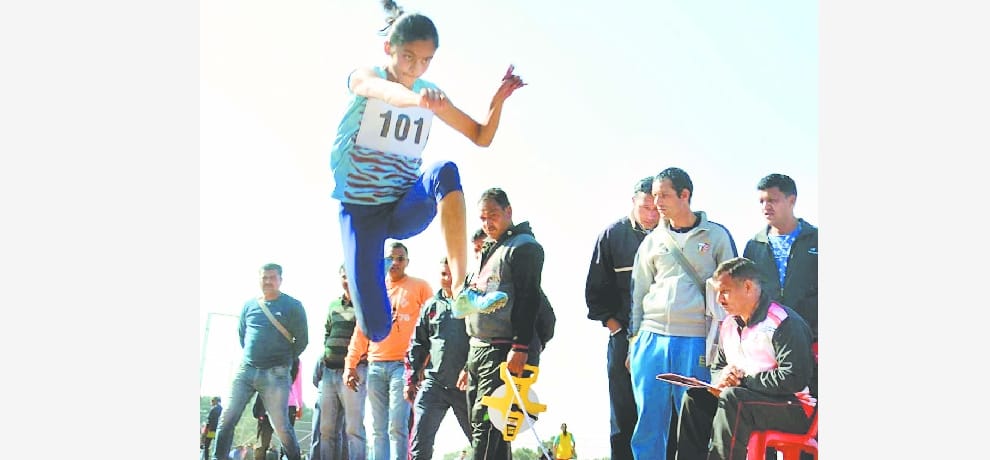 hamirpur team winners in girls' relay race