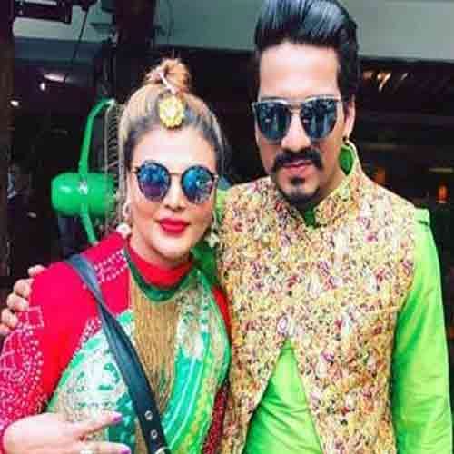 RAKHI SAWANT NAAGIN DANCE IN MEHANDI CEREMONY OF BHARTI