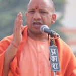 संस्थापक समारोह में बोलते योगी आदित्यनाथ।