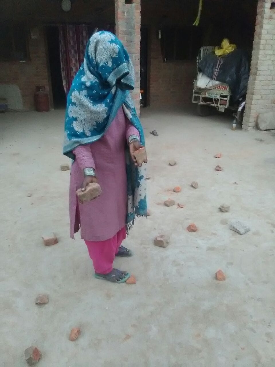 rudayan me laudspeeker ko leker pathrow
