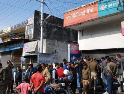Robbers Attack on guard in ATM