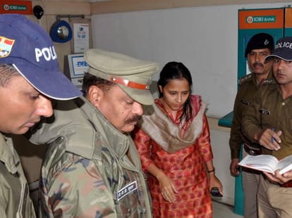 Robbers Attack on guard in ATM