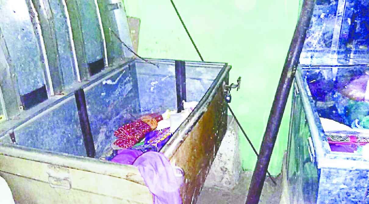 Robbery in a married house