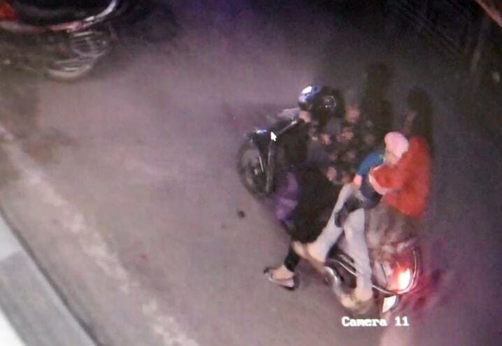 girl thieves stolen scooty in Lucknow.