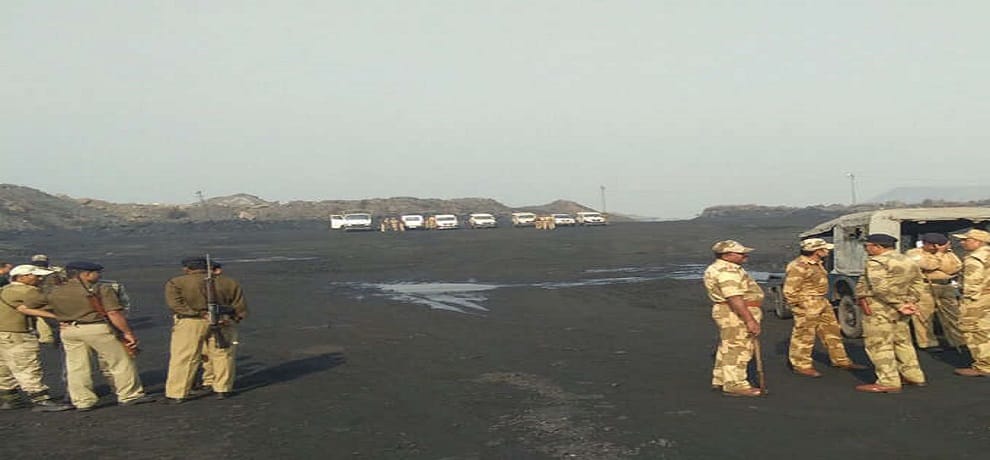 firing in jharia about domination in coal business in dhanbad jharkhand