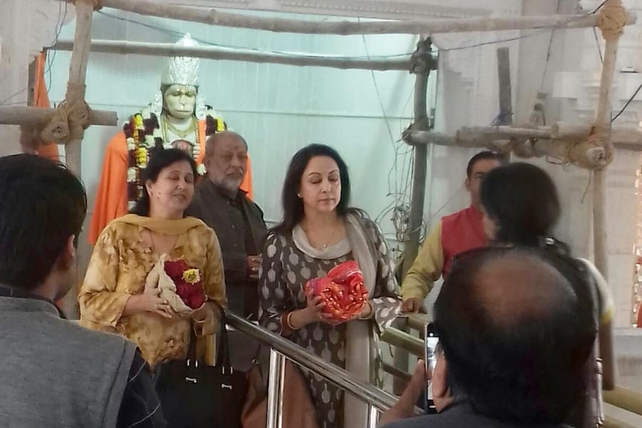 Hema Malini visits temple in Lucknow.