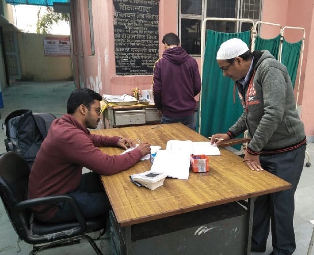 संयुक्त चिकित्सालय में सफाई कर्मी गए हड़ताल में, ओपीडी लगी खुले में