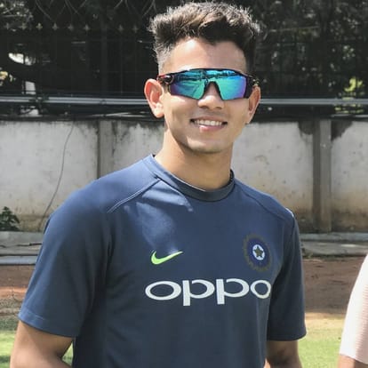 kkr bowler kamlesh nagarkoti out from ipl season 11 due to injury