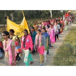 जुलूस निकाल कर दिया शांति का संदेश