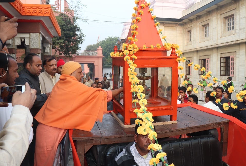 मंदिर से सीएम ने रवाना की अखंड ज्योति यात्रा