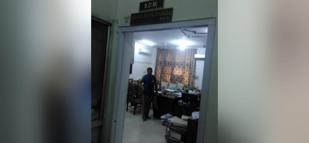 smake found in gurugram sdm office