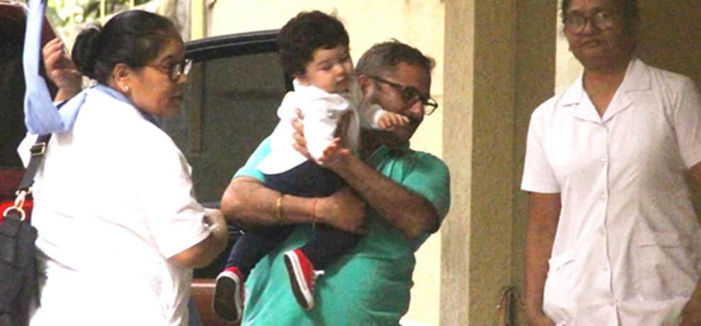 see in pictures taimur ali khan follows mom kareena kapoor fashion
