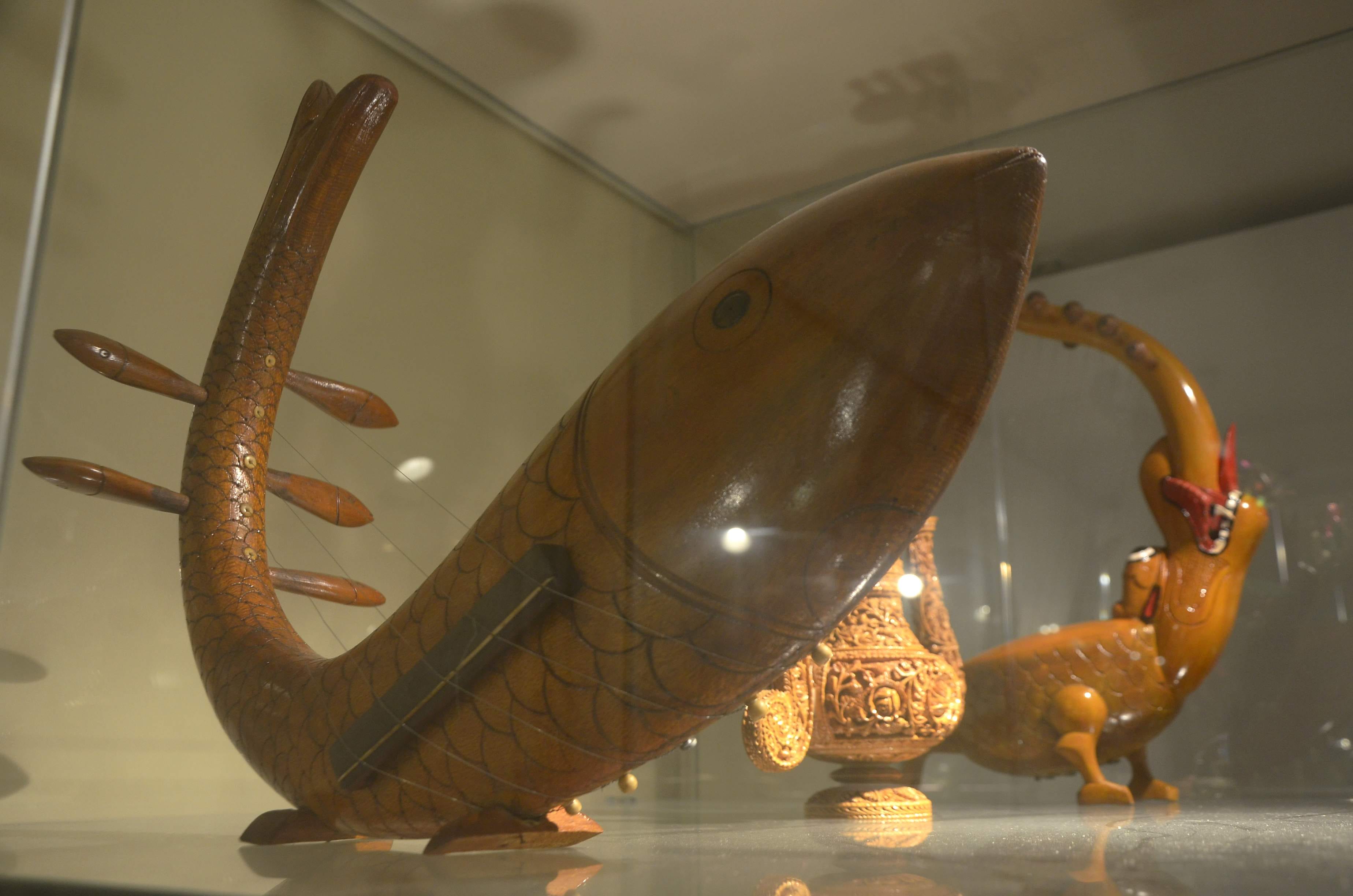 Wood carving exhibition in varanasi