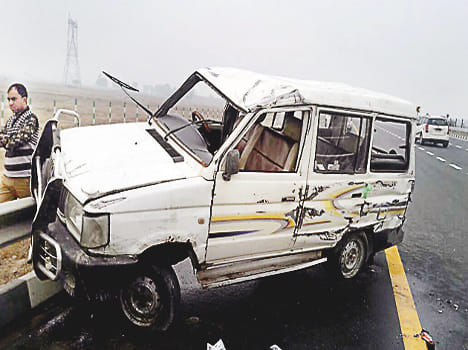 Tire burst on the expressway, the car reverses, woman's death