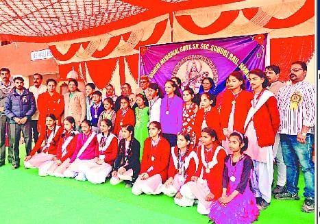 अरे द्वारपालो... पर नाटक पेश कर लूटी वाहवाही